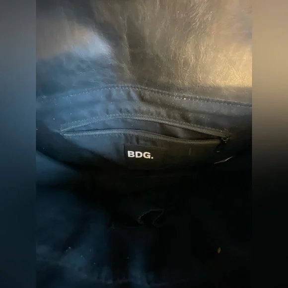 Black BDG Urban Outfitters Messenger Style Crossbody Bag 💼 with Gold Hardware - Picture 6 of 8